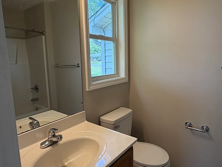 202 Pulliam St — Photo 10