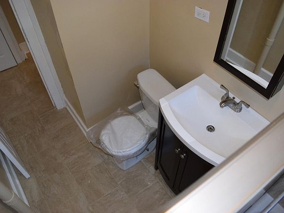 4th image of 18 Jefferson Ave APT 1