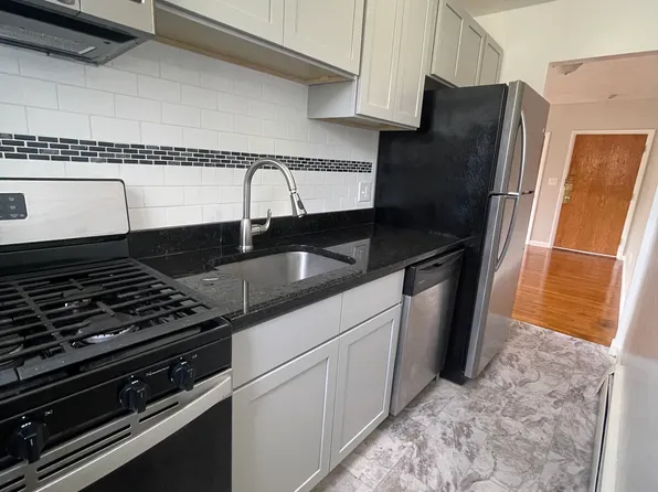 8 Carol Cir #205, West Roxbury, MA 02132