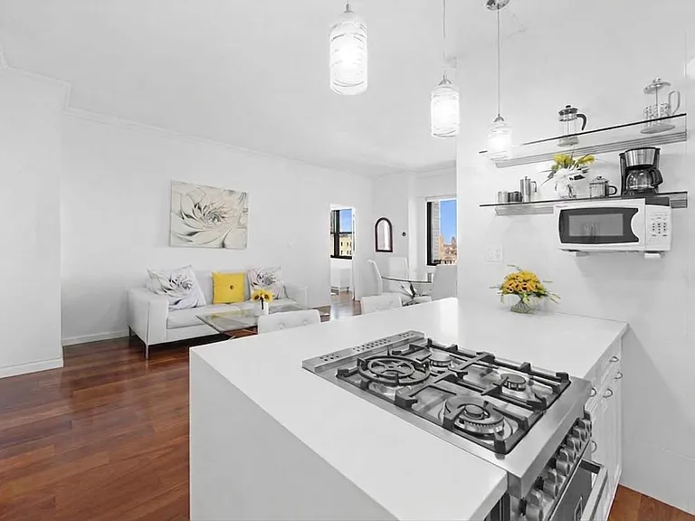 58 W 58th St #27A — Photo 5