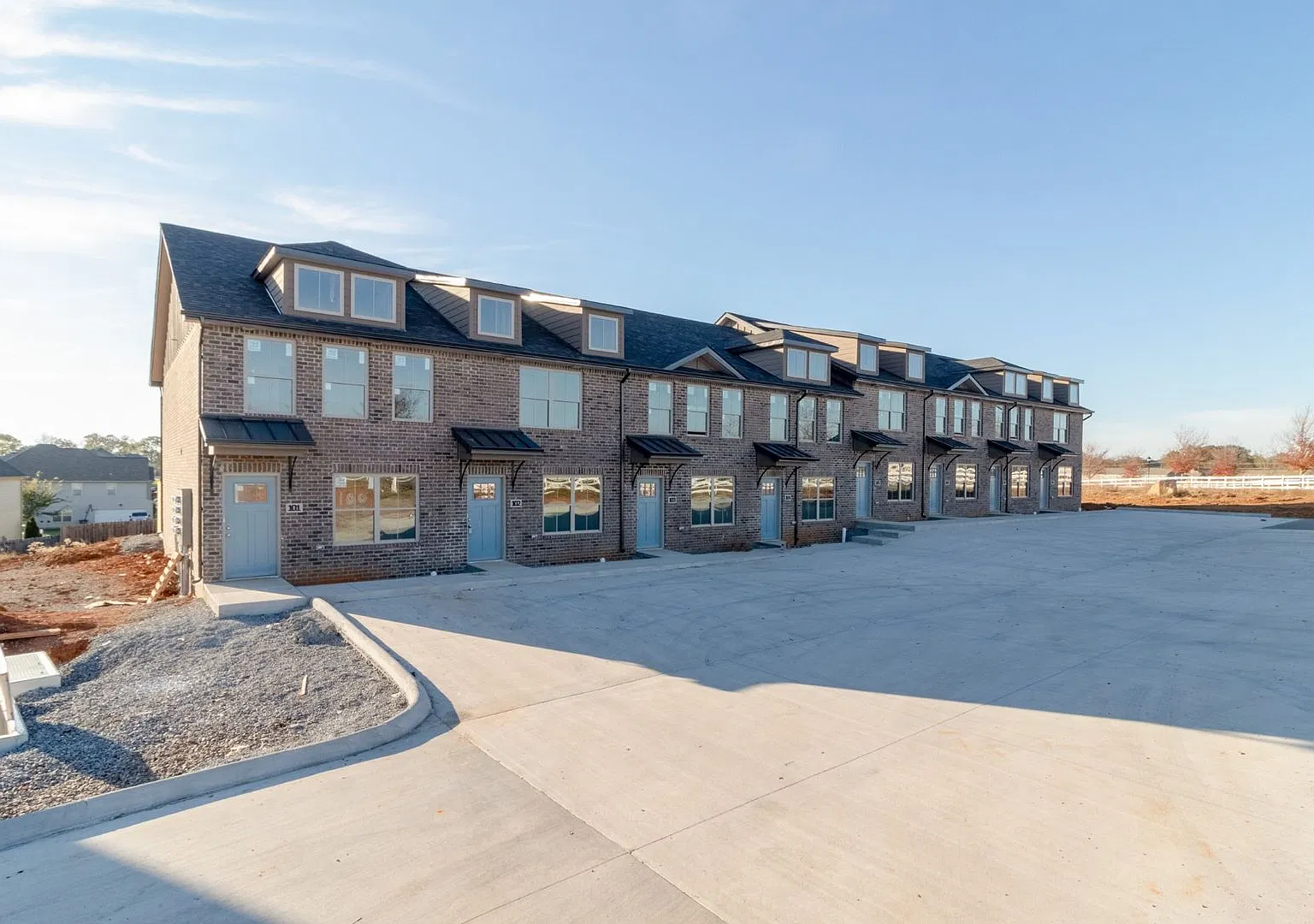 1000-506 Henry Place Blvd (For Rent) — Photo 1