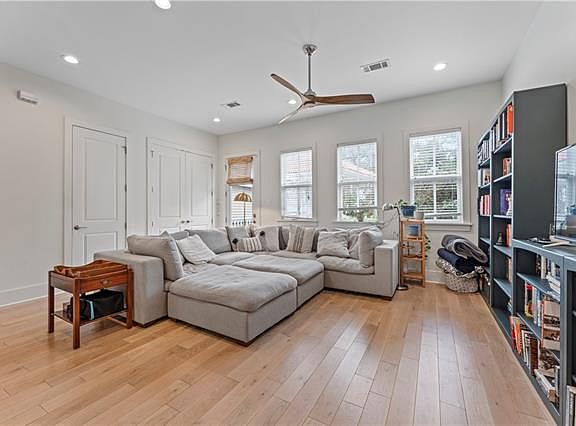 5th image of 3833 Delachaise St
