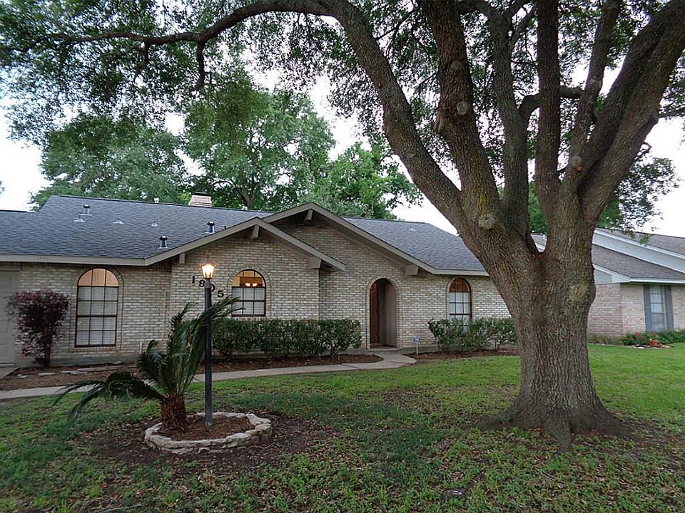 1st image of 1905 W Laurel Oaks Dr
