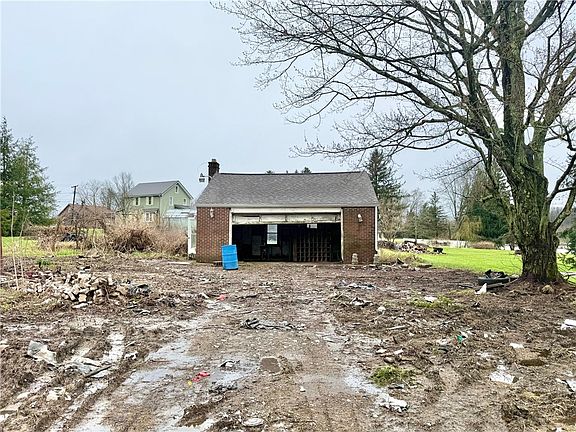 4th image of 1724 Eastbrook Rd