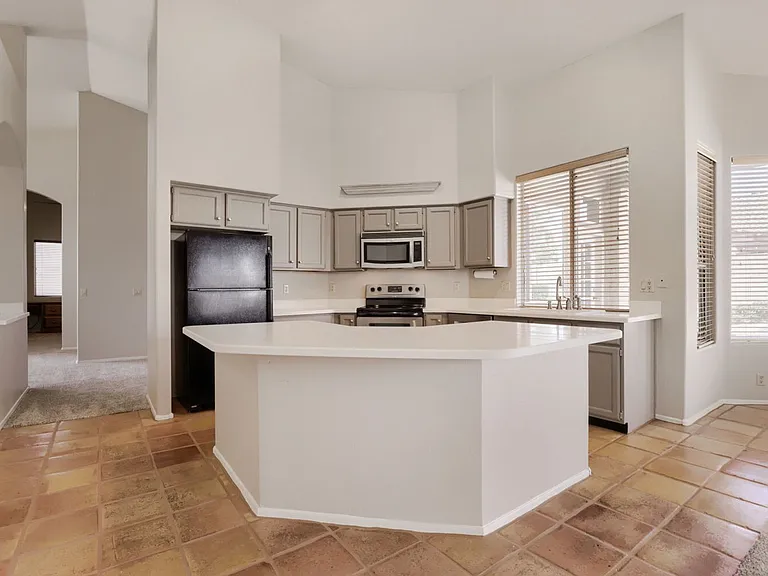6126 E Kelton Ln — Photo 5