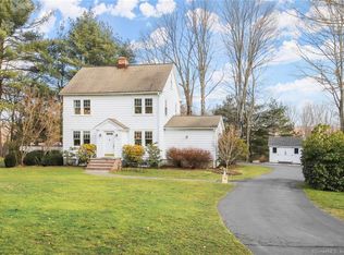 4 Kay Ln, Newtown, CT 06470