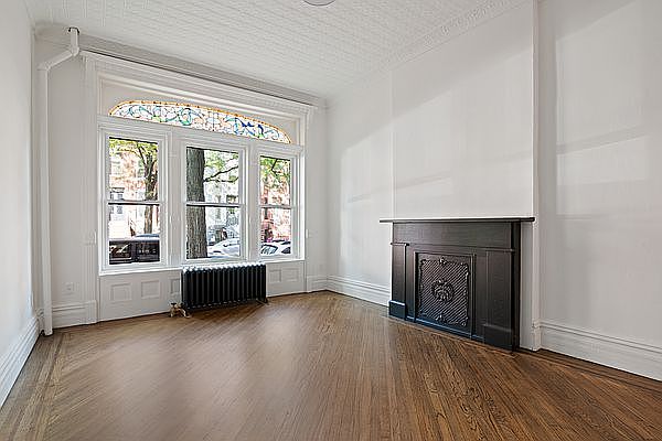 1st image of 373 6th Ave #1