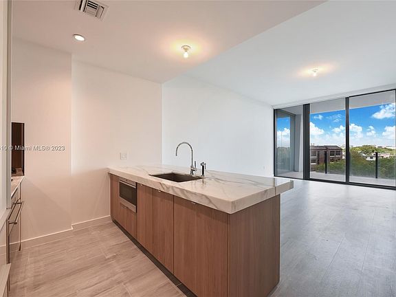 2nd image of 2831 S Bayshore Dr Unit 606