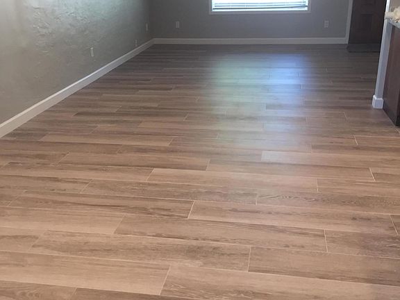 5th image of 1140 S Farmer Ave