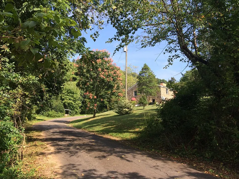 336 Chunns Cove Rd