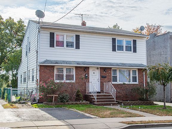 3rd image of 327 Delawanna Ave