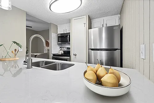 Lexington Apartment Homes Photo 1