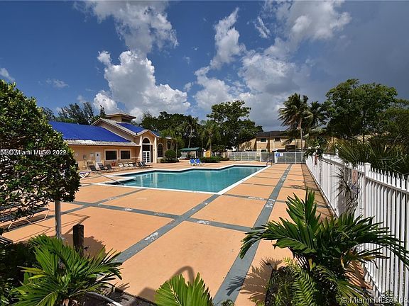 3rd image of 400 Palm Cir W APT 304