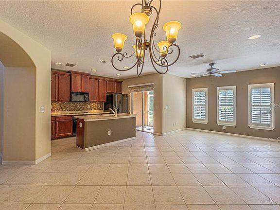 3rd image of 2935 Birchcreek Dr