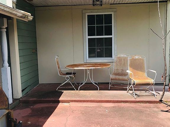 4th image of 300 Dixie Dr