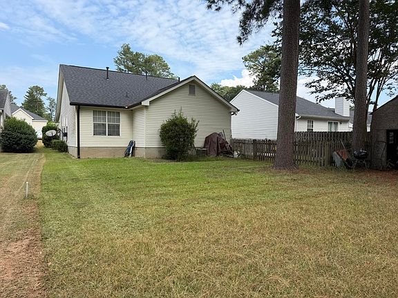 3rd image of 218 Spring Oak Ln
