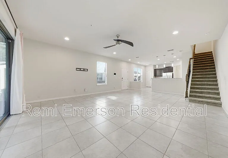 1096 Pavia Dr — Photo 7