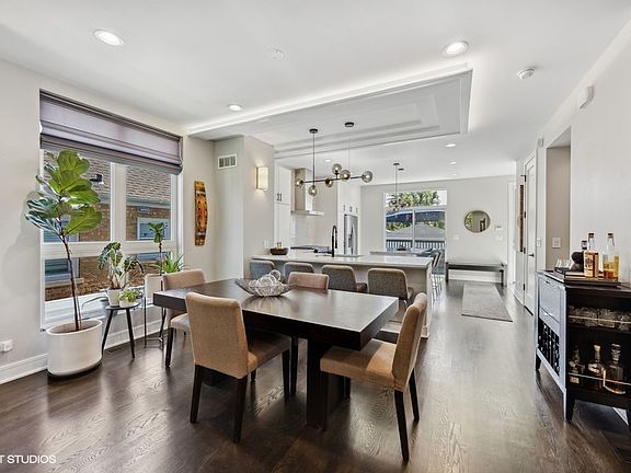 5th image of 5055 W Cornelia Ave