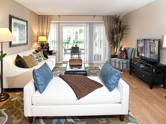 5th image of 10441 Slater Ave #11207