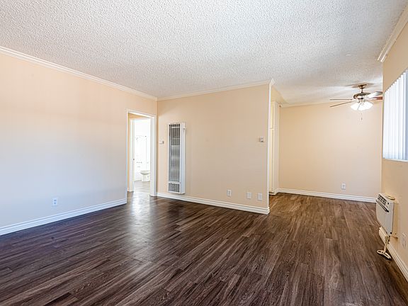 5th image of 15405 Vanowen St #14