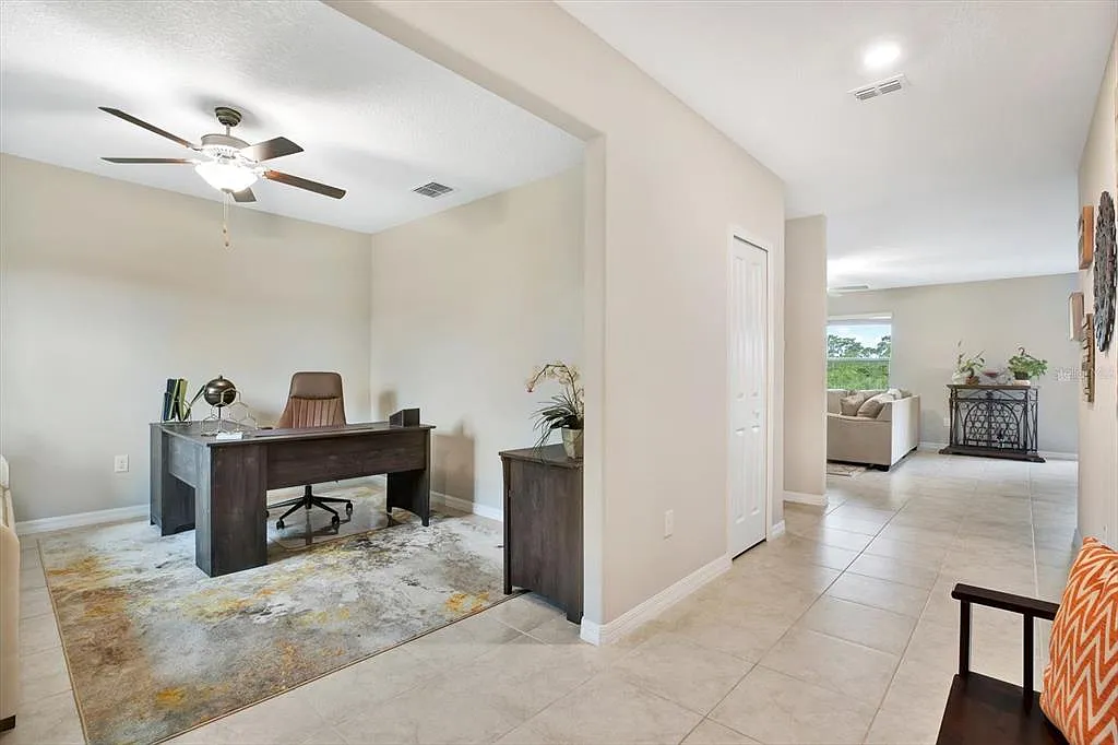 4 bed, 2.5 bath, 2635 sqft, $3,000 — Photo 4