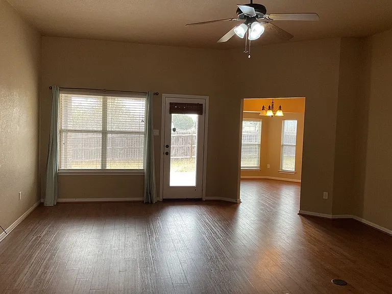 3508 Lauren St — Photo 5