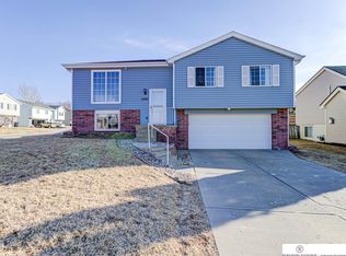 11255 Mary St, Omaha, NE 68164