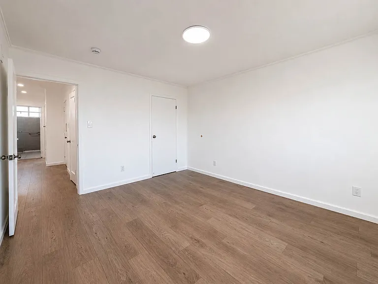 3411 Irving St #3411 — Photo 8