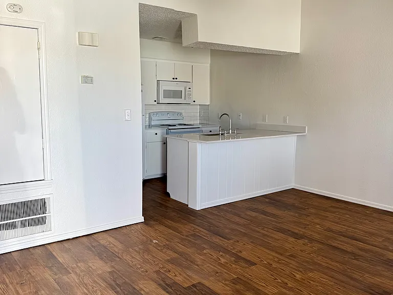 450 Wimbledon Rd #6A — Photo 4