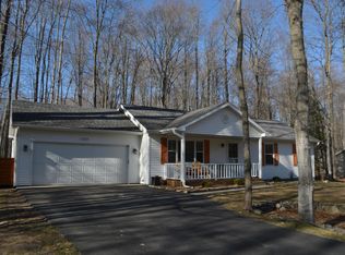 19072 Beechridge Dr, Lake Ann, MI 49650