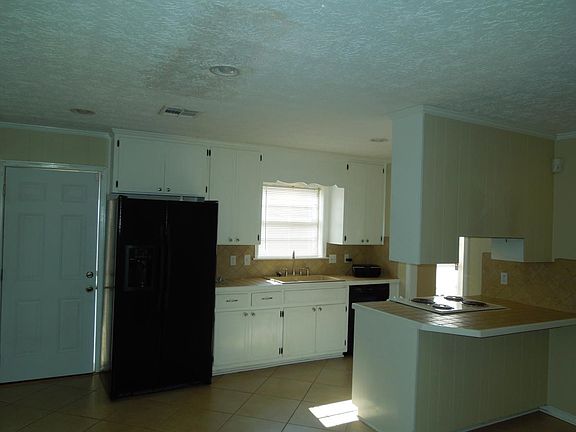 3rd image of 502 Glade Park Dr
