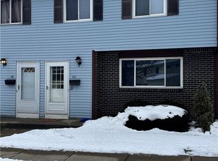69 Parkview Ct, Lancaster, NY 14086