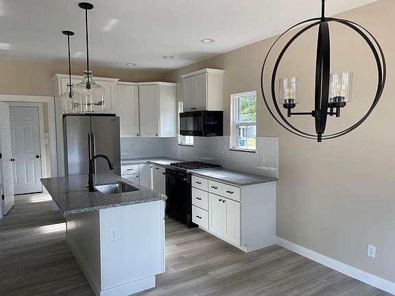 Microwave, Refrigerator, Dishwasher, Gas Stove