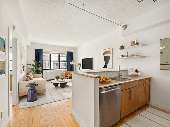 5th image of 516 W 47th St APT N7e