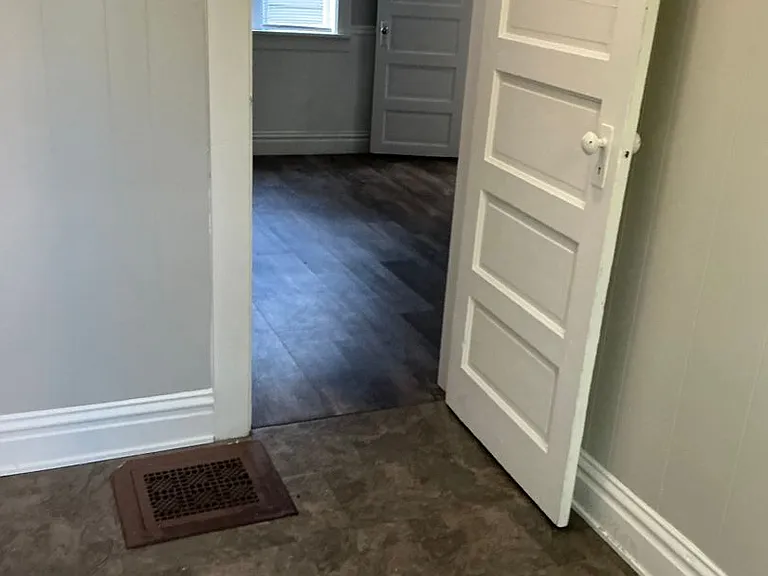 2411 Fox Ave — Photo 7