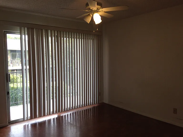 500 E Riverside Dr #211 — Photo 17