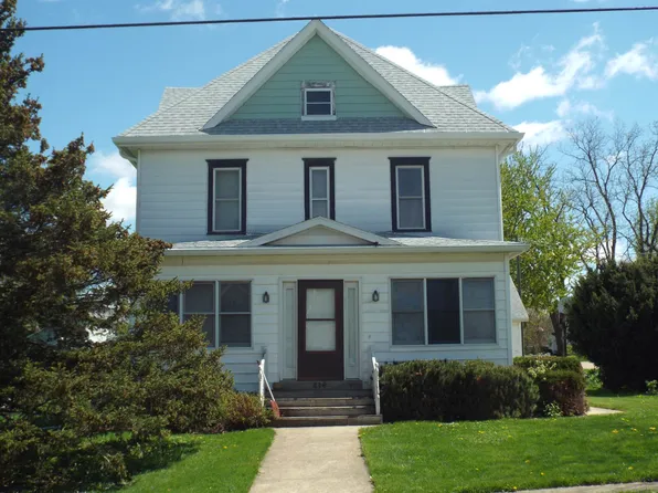 416 Chestnut St, Warren, IL 61087