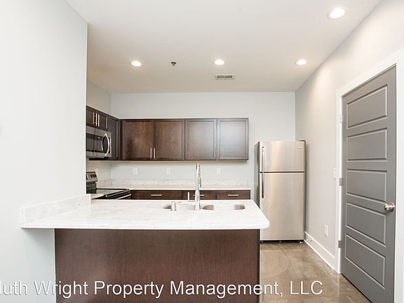 3rd image of 1903 Jefferson St #401