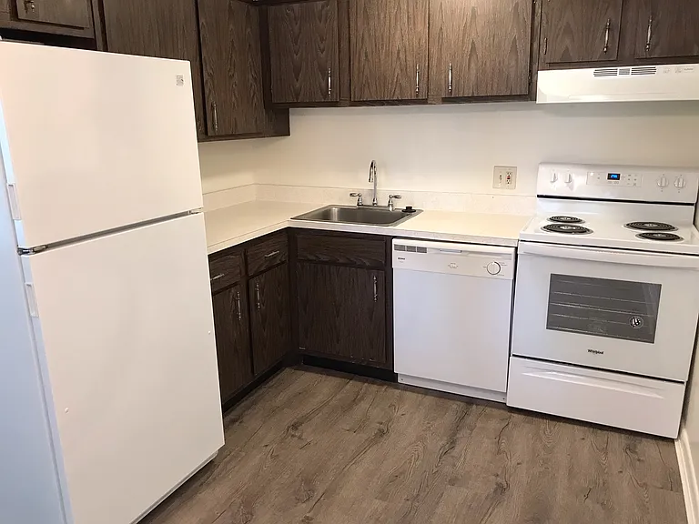 Forest Glen — Photo 8