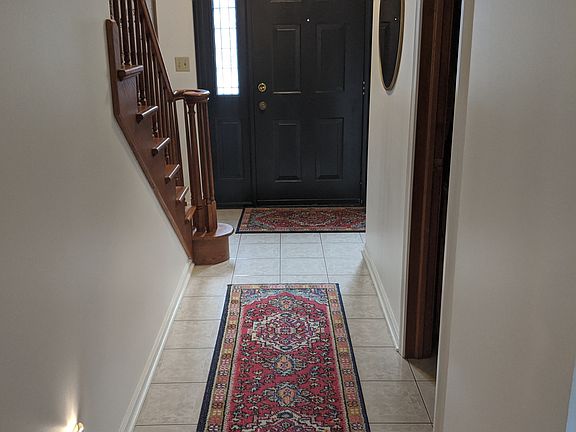 3rd image of 1481 Middlebury Ct