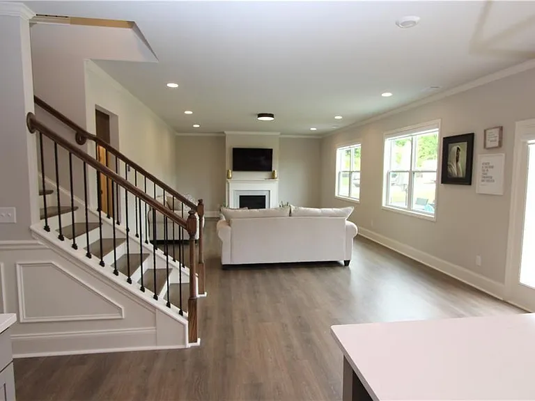 6870 Rambling — Photo 7