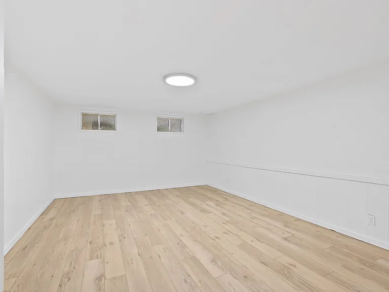 1555 Zurich Dr — Photo 33
