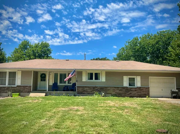 615 Walnut St, Burden, KS 67019