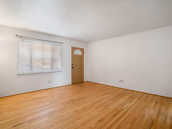 5th image of 808 Alvarado Dr SE