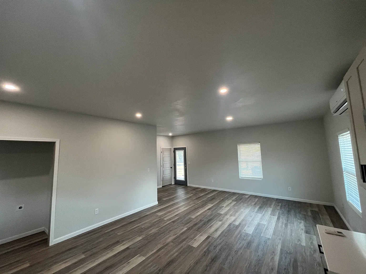 2 bed, 1000 sqft, $1,300 — Photo 4