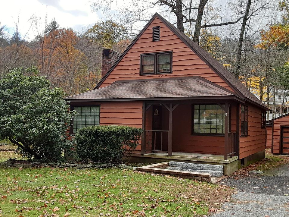 Front view and part of large yard. (Garage not included in lease).