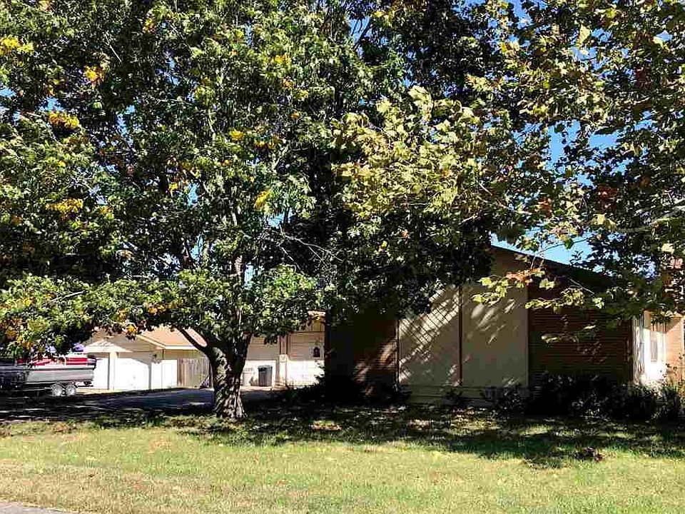 1st image of 3210 Cathlinda Dr
