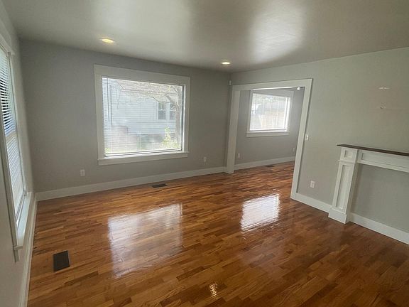 4th image of 109 W Rich St