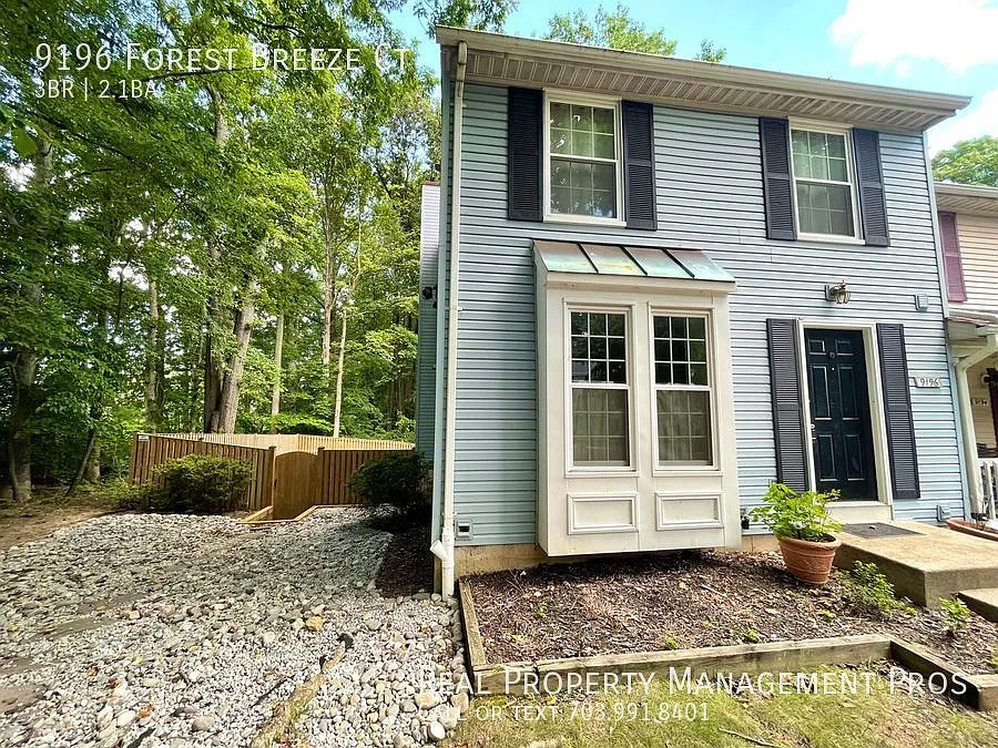End Unit Townhome With Massive Yard - 3 Bed 2 Full 2 Half Bath — Photo 1
