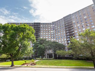 7033 N Kedzie Ave APT 401, Chicago, IL 60645